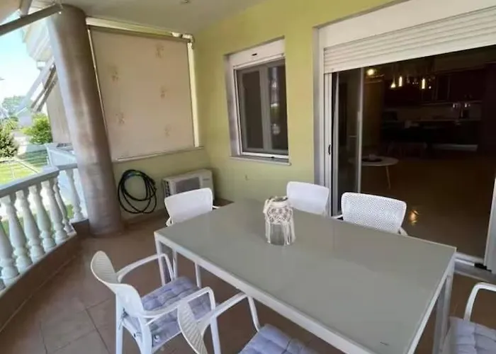 Apartment King George