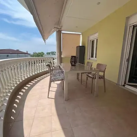 King George Korinós