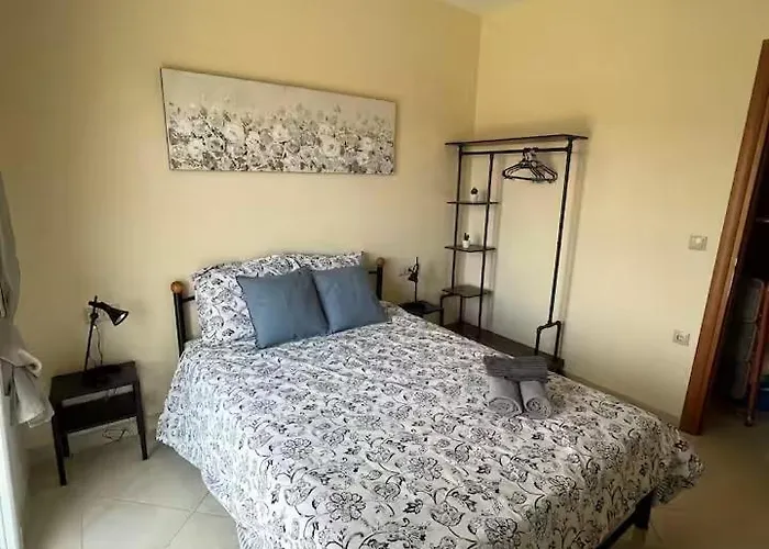 King George Korinós